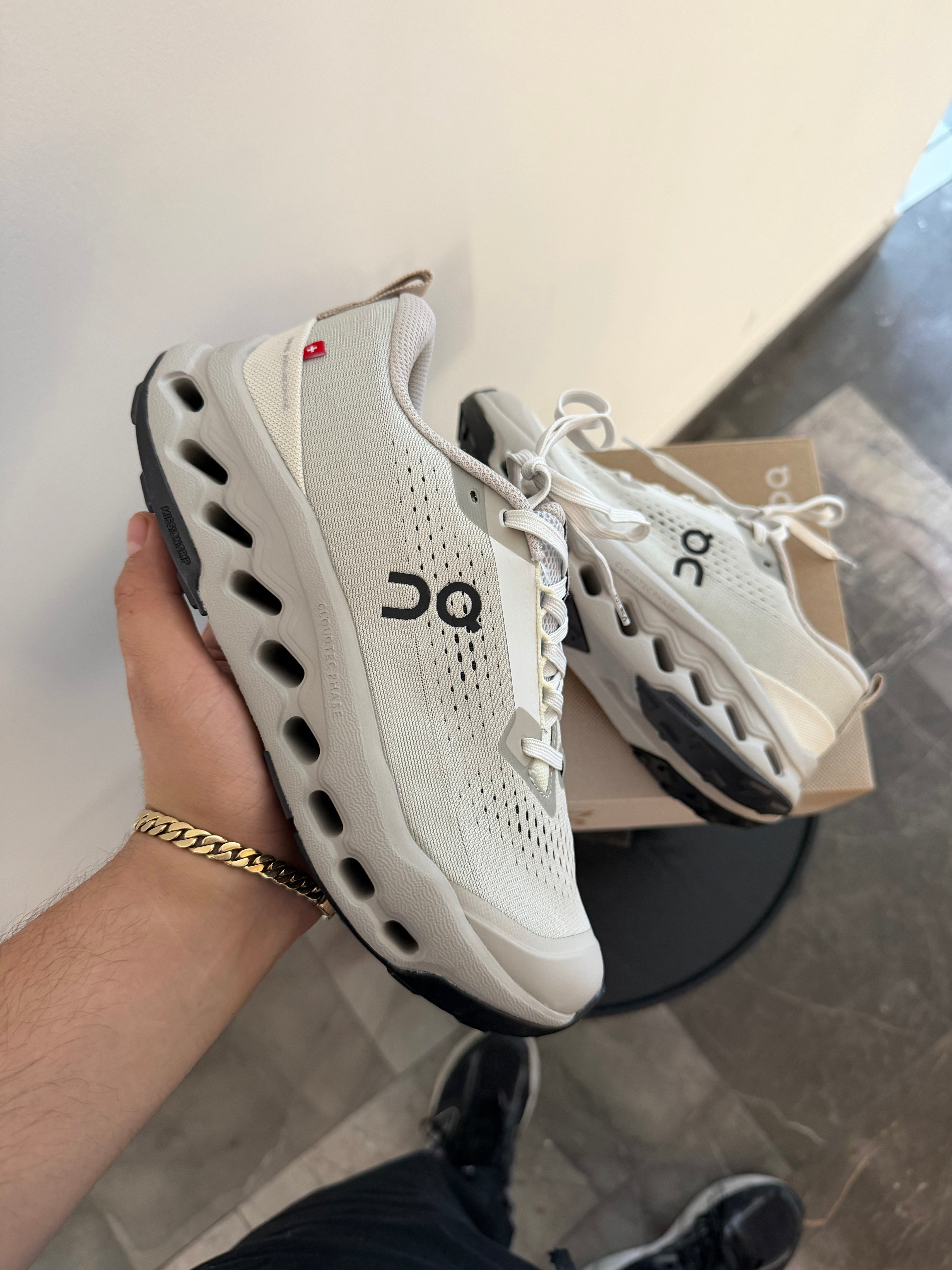ON Surfer Max Gris