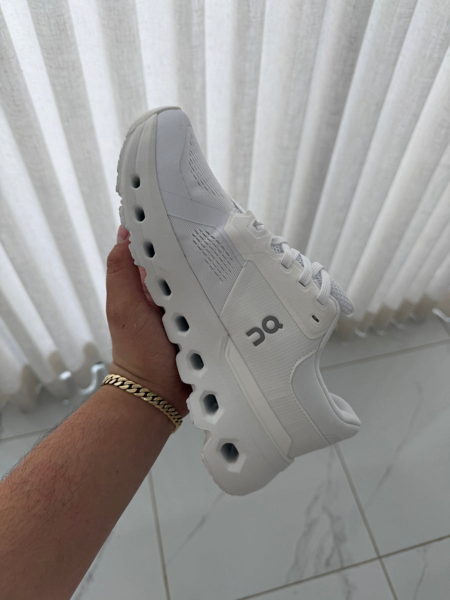 On cloud 6 all white