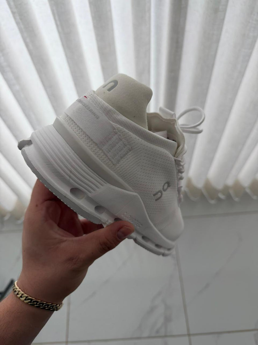 MODELO ON CLOUD BLANCO